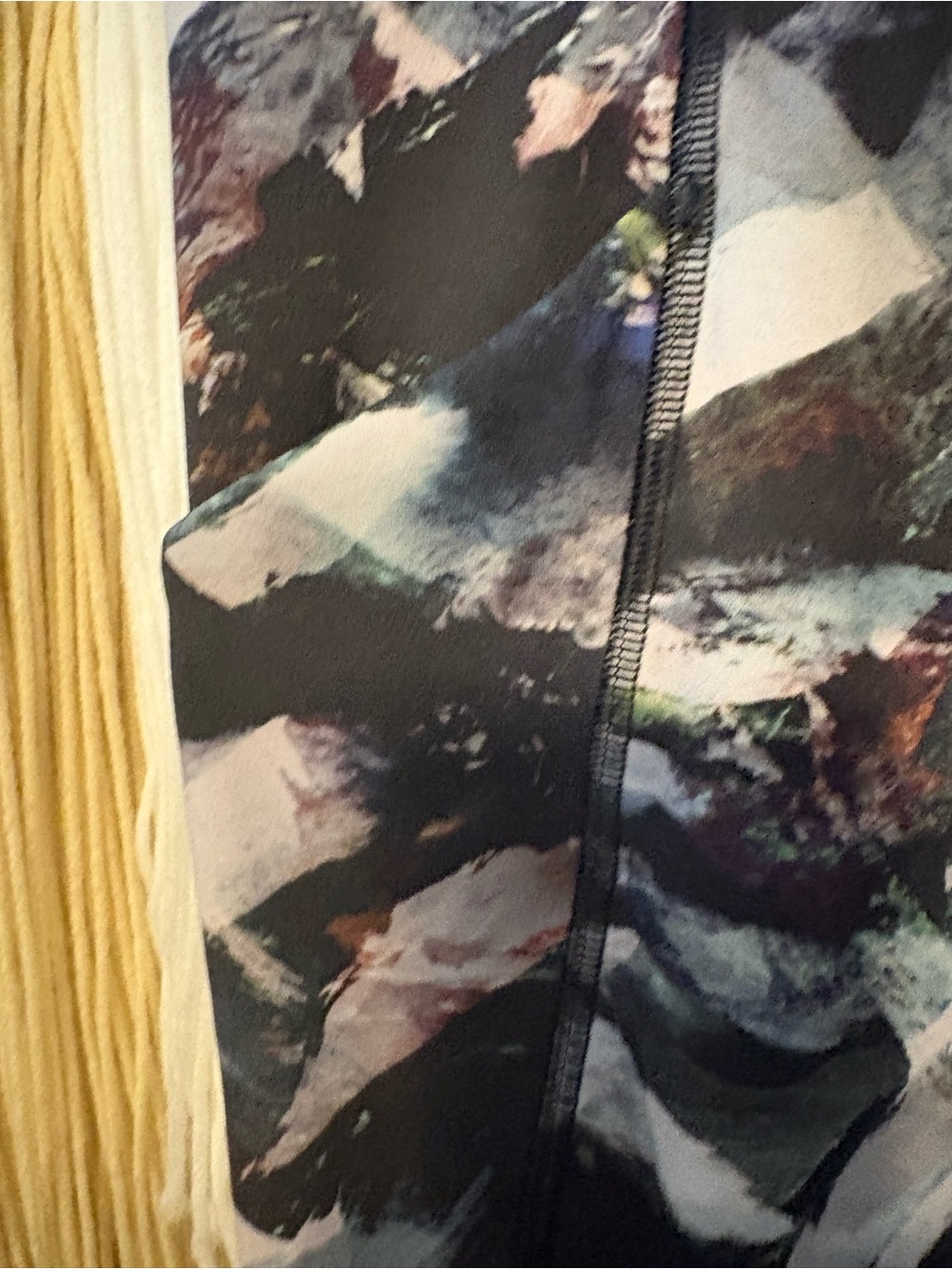 💫 2 for 40 💫 Lululemon Abstract Print High-Rise Leggings in Black and Multicolor - Picture 3 of 6